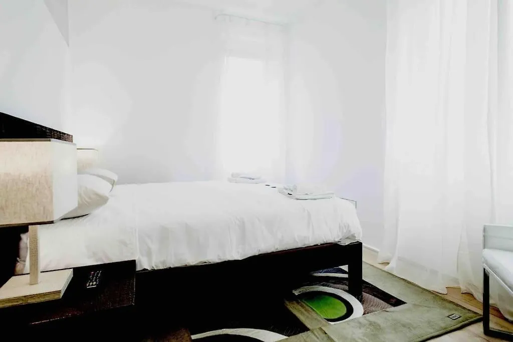 Charming Home Near Duomo Milan Apartment
