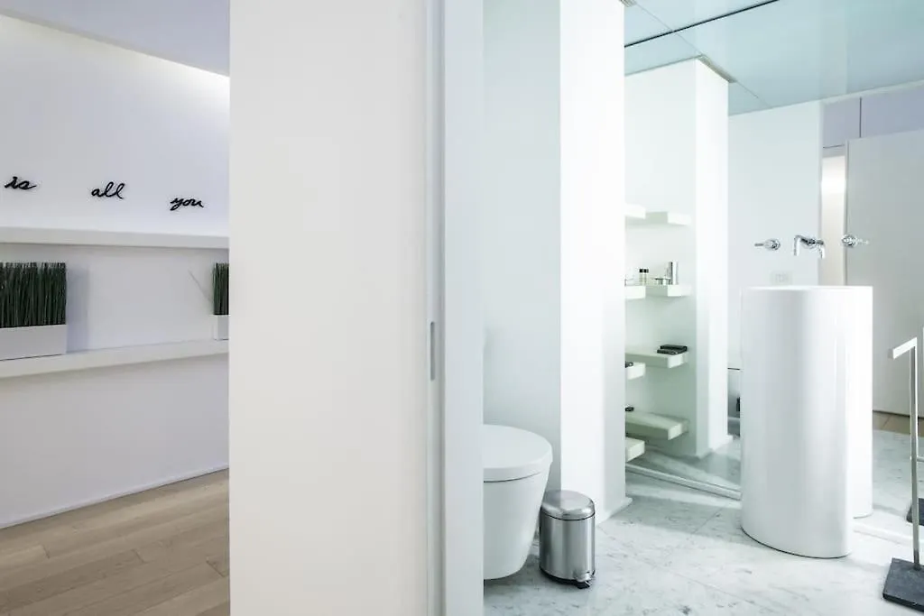 Charming Home Near Duomo Milan Italy
